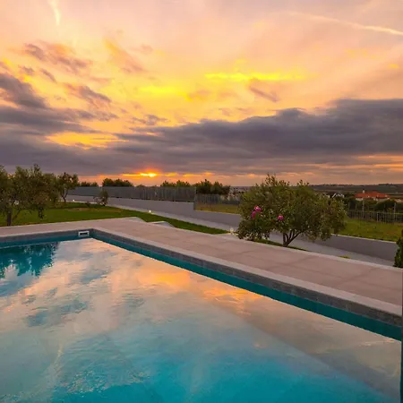 Sunset Villa *